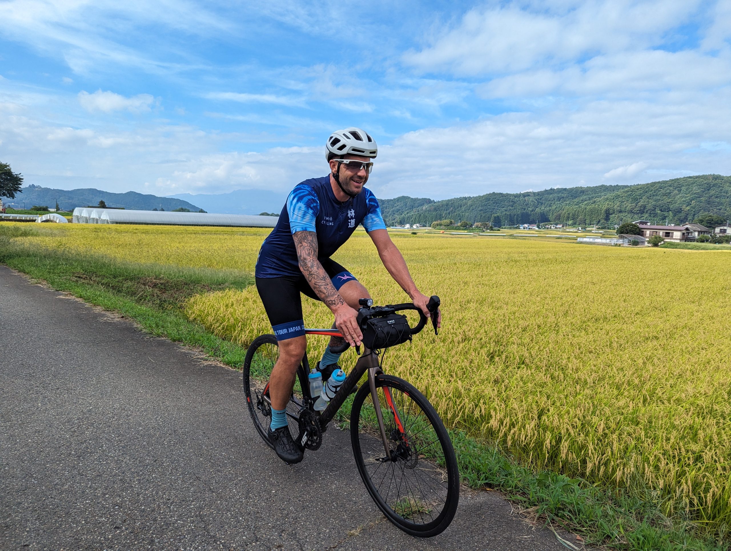 Hugo cycling rice fields